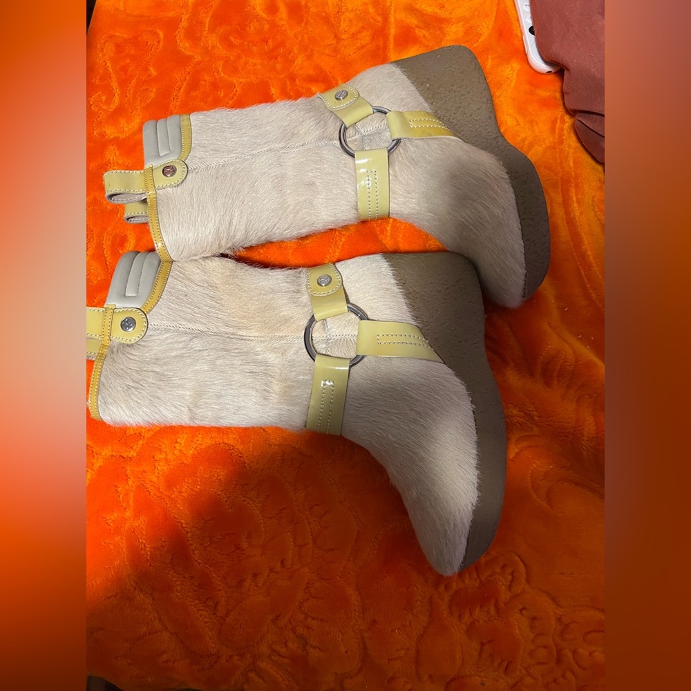 Cole Hann women cowhide boots size 5.5 great condition